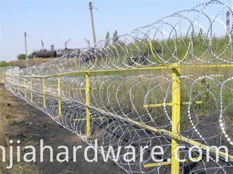 razor wire fence 